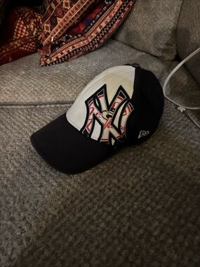 New Era New York Yankees Hat M/L MLB Oversized Logo Black White Baseball Cap